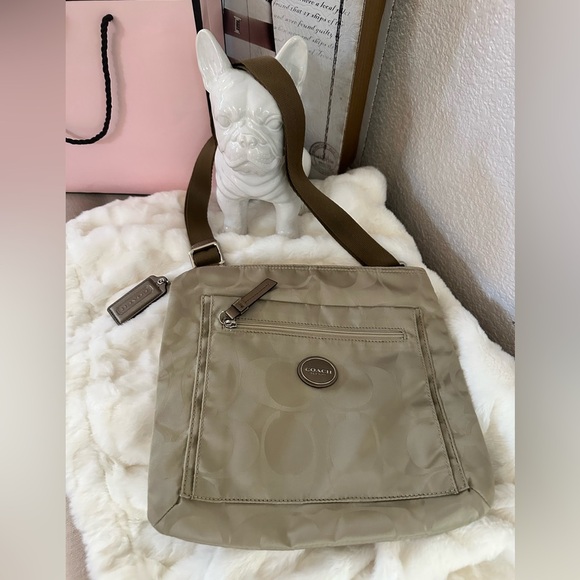 Vintage Coach Signature Nylon Crossbody Swingpack – Khaki Saddle - Picture 2 of 8